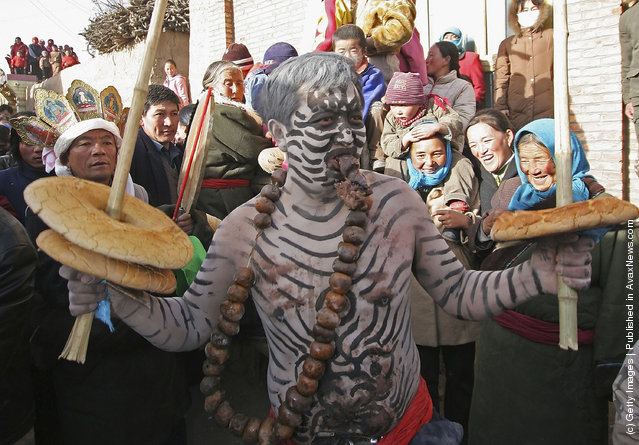 Церемония изгнания злых духов в деревне Няньдуху