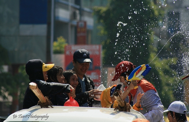 Водяной фестиваль в Мьянме (Тинджан)