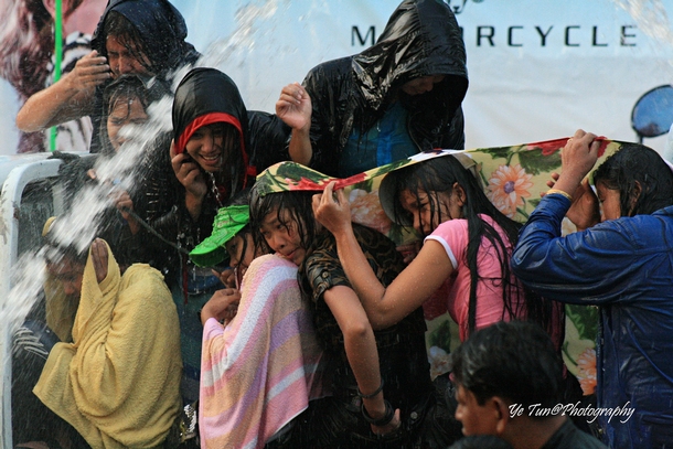 Водяной фестиваль в Мьянме (Тинджан)